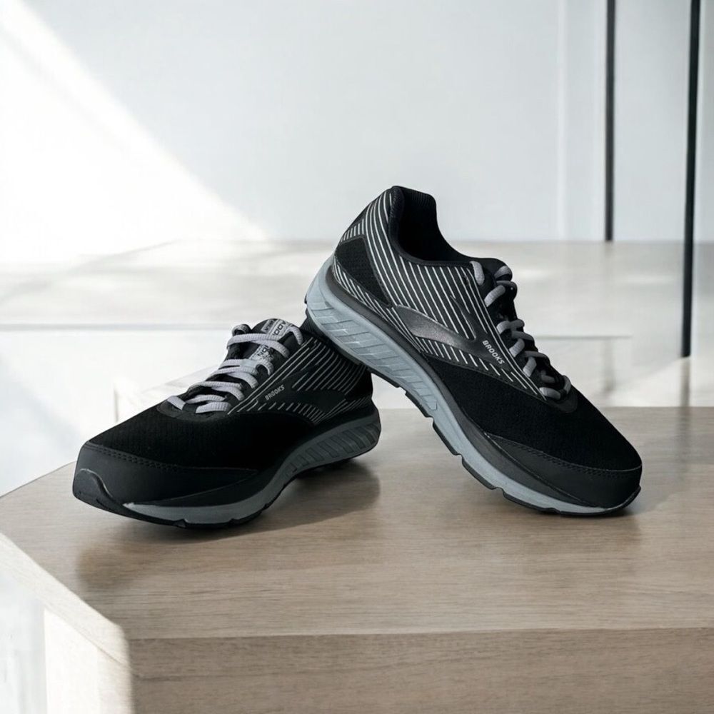 Brooks Addiction Walker Black Suede Walking Shoes Men’s 8 4E Extra Wide